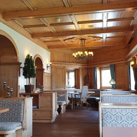 Hotel-restaurant Edelweiß فندق مبيت وإفطار