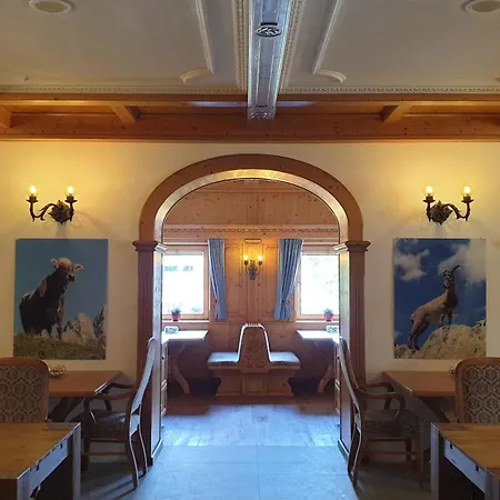 Hotel-restaurant Edelweiß فندق مبيت وإفطار بيروانغ