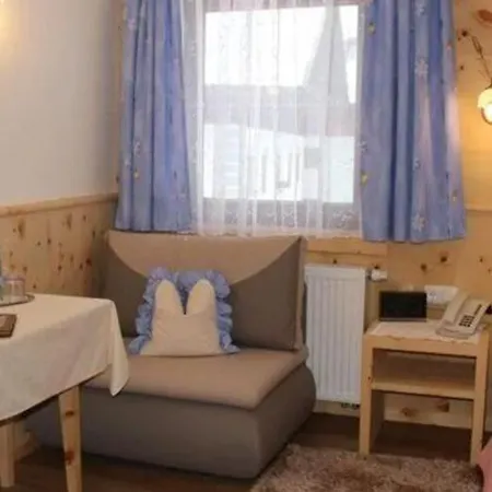 Edelweiß Garni - מלון