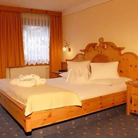 Edelweiß Garni - Отель Берванг