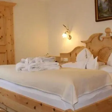 Отель Edelweiß Garni - 4*