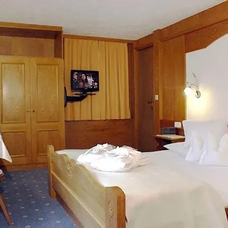 Отель Edelweiß Garni -