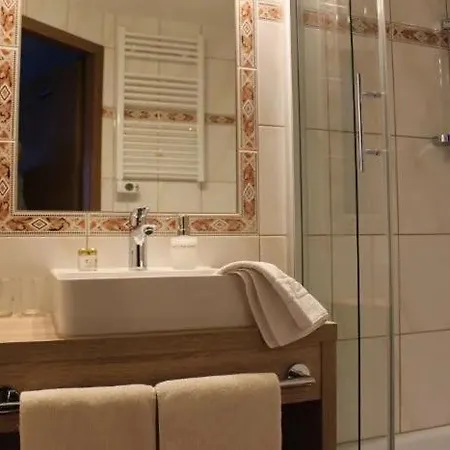 Отель Edelweiß Garni - 4*