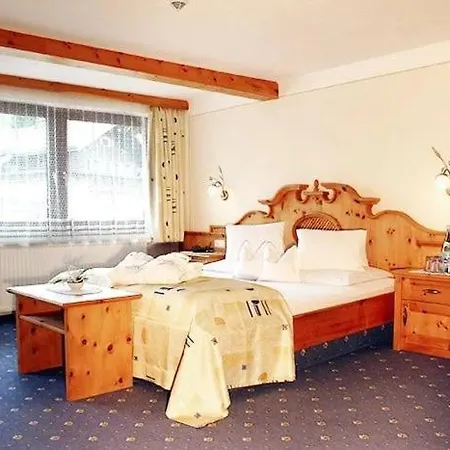 Edelweiß Garni - Отель Берванг