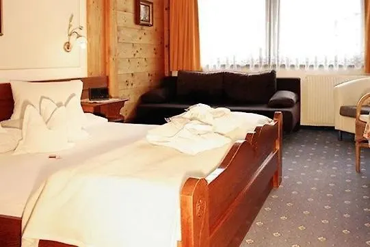 Hotel Edelweiß Garni - Berwang